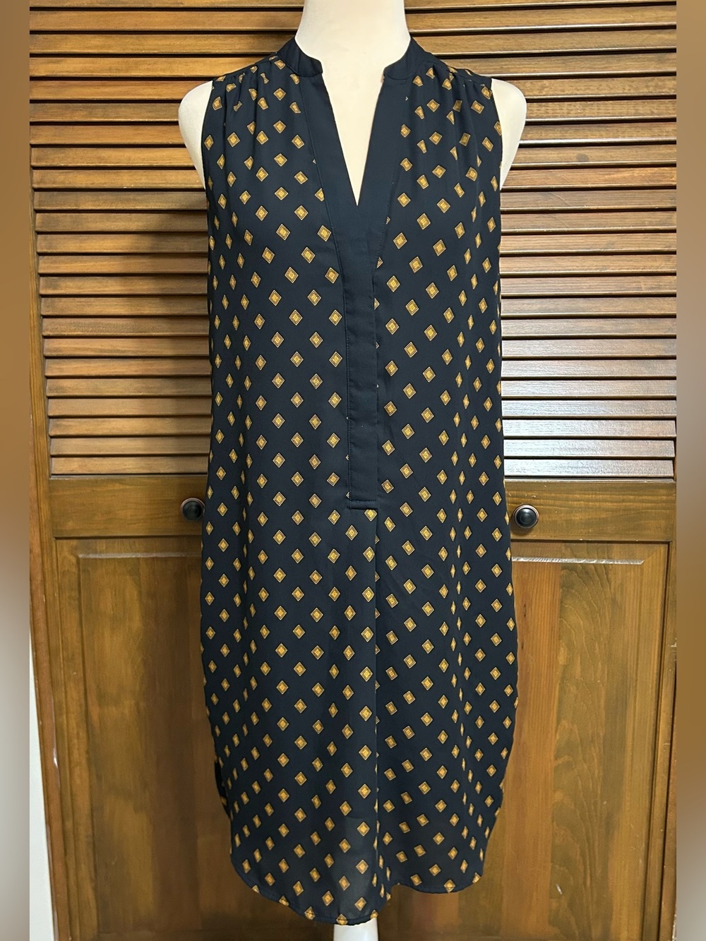 H&M Sleeveless Black Shift Dress Orange/Gold Diamond Geometric Pattern Size 6